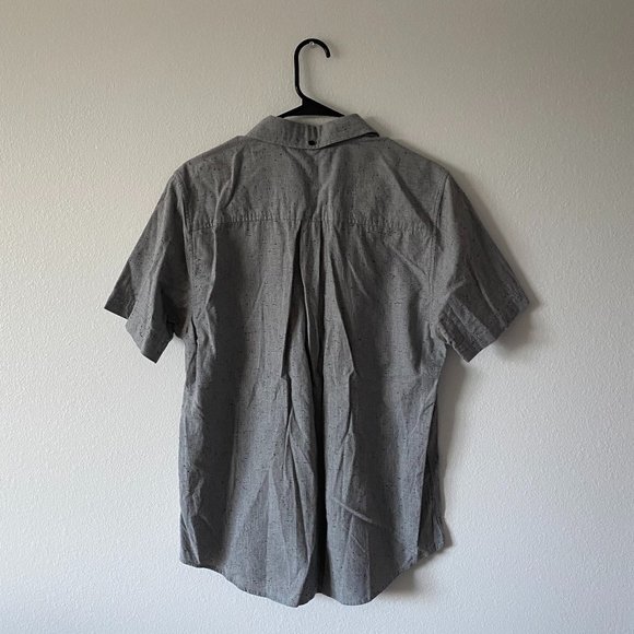 Nixon Men's 3-button casual shirt - Picture 2 of 3